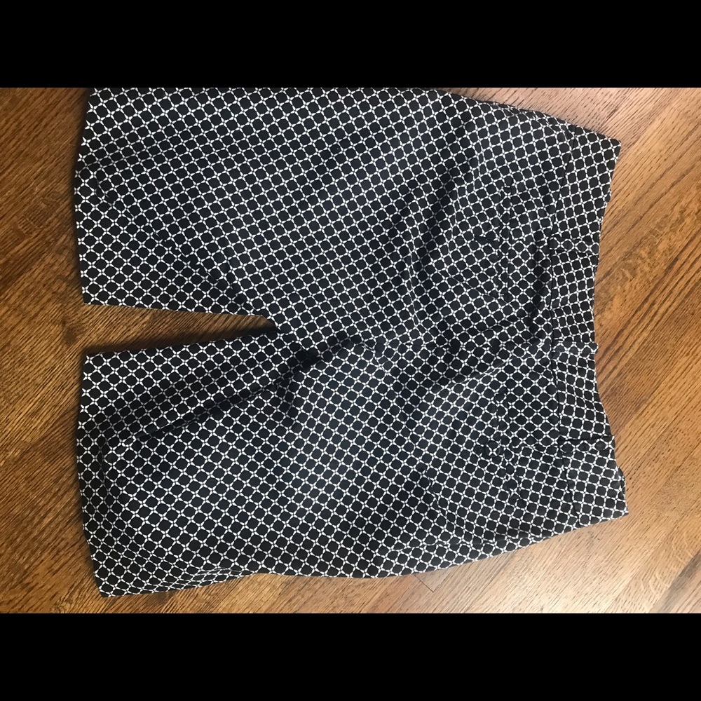 Talbots Black Bermuda’s, size 4, NWOT - Picture 3 of 3
